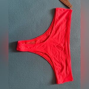 SKIMS fits everybody thong